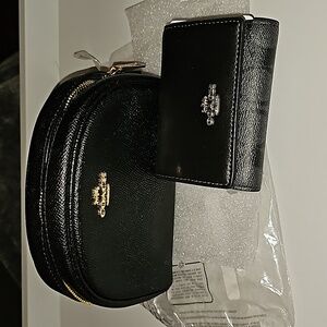 Sm NWOT COACH both gen cross grain leattr wallet W/ cosmetic case.